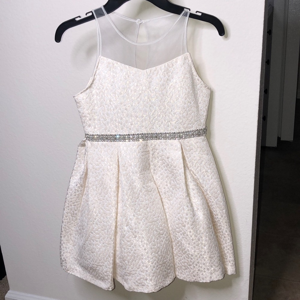 NWOT‼️ Creme Little Girls Formal Dress